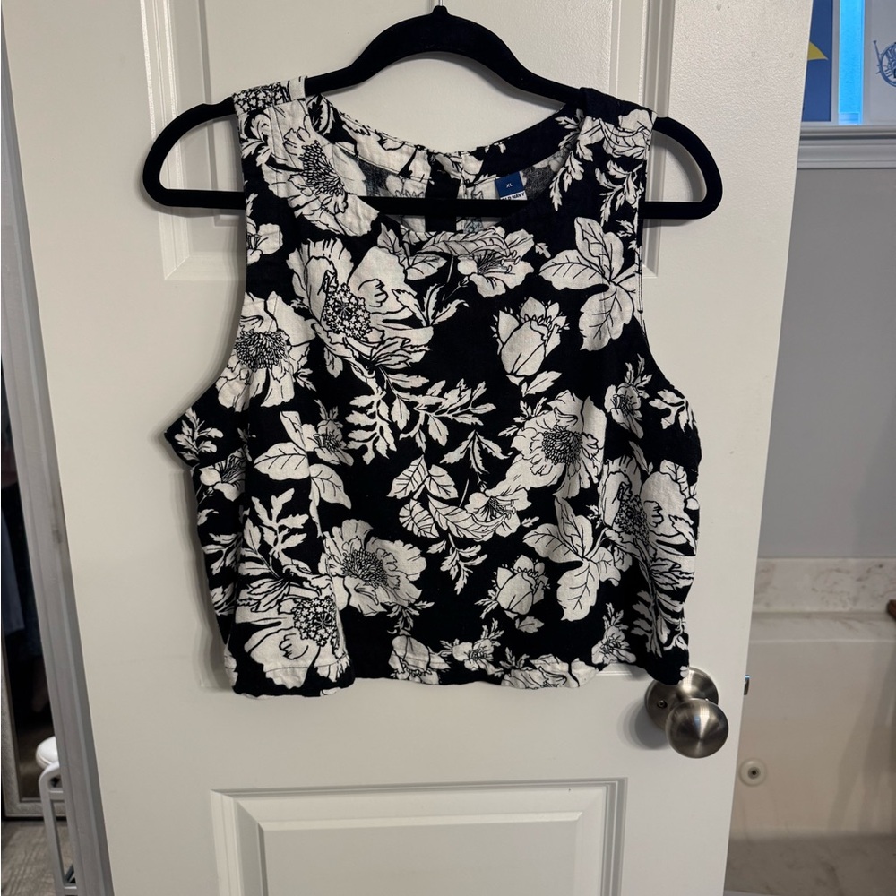 Old Navy Black and White Floral Tank Top